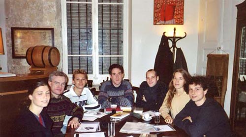 A sinistra: Alienor, Wolfgangus, Henricus, Daniel, Vincentius, Solina et Fabricius